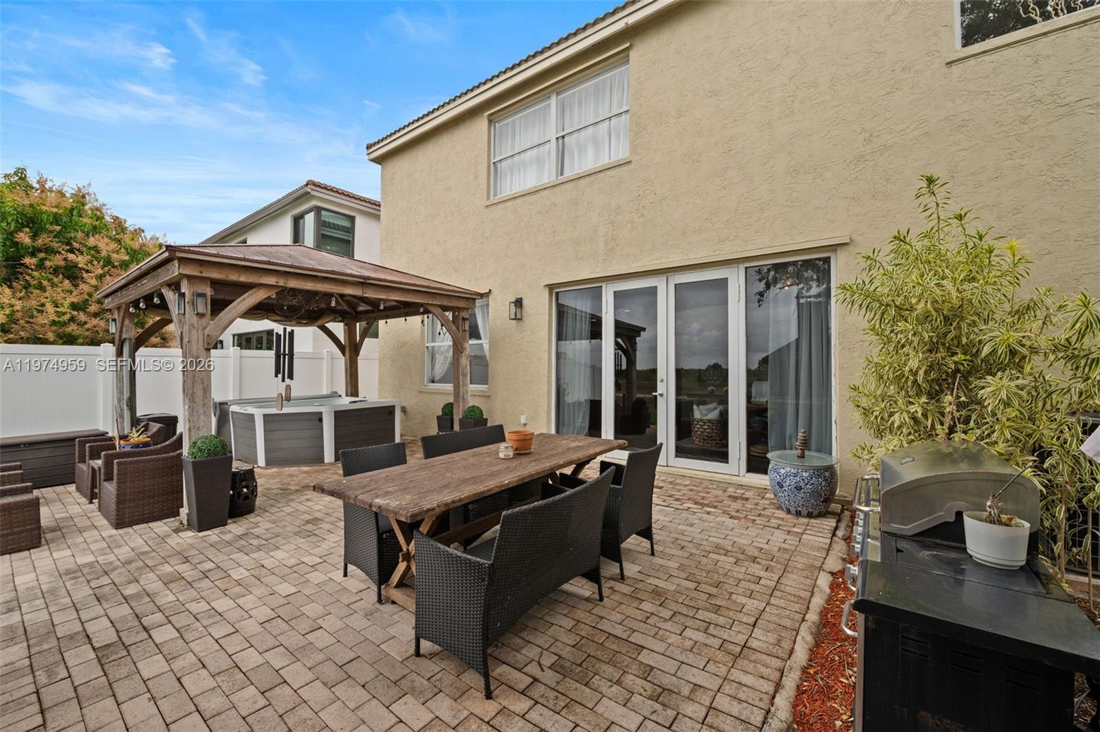 RIVIERA ISLES/SORRENTO - Residential