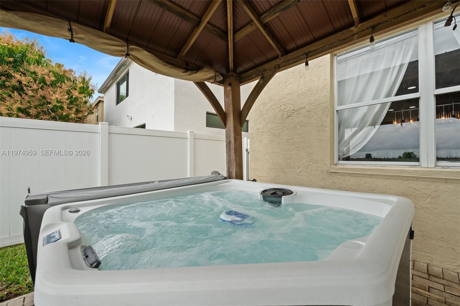 RIVIERA ISLES/SORRENTO - Residential