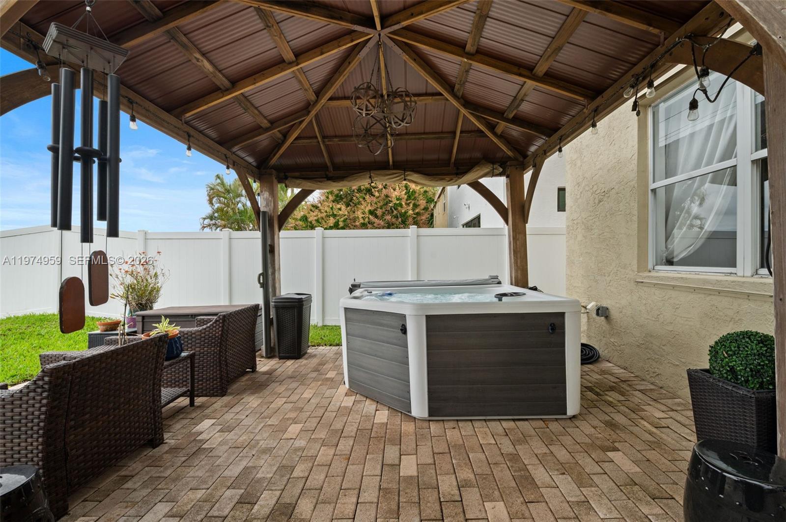 RIVIERA ISLES/SORRENTO - Residential