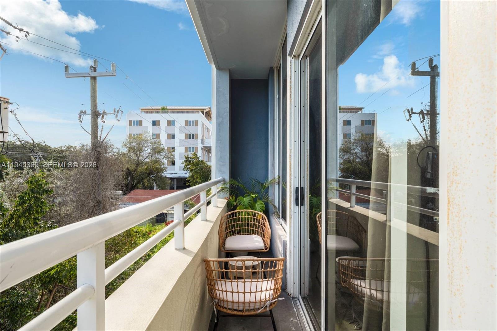 COCOSTYLE @ 3250 GRAND AV - Residential