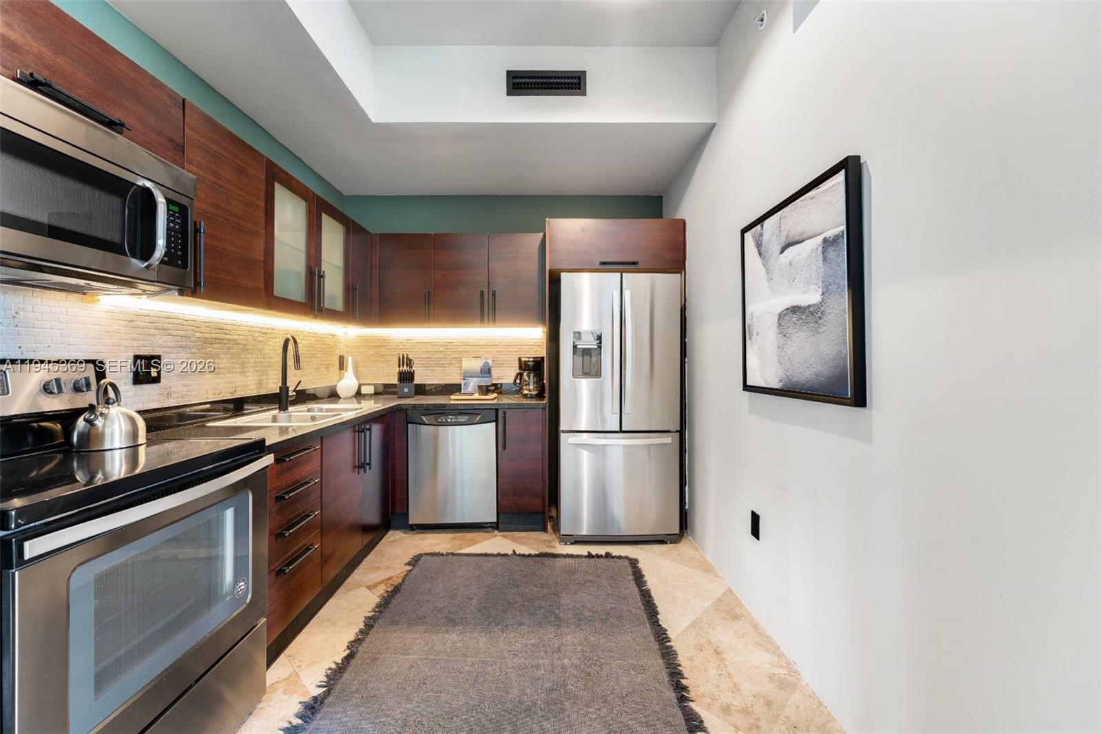 COCOSTYLE @ 3250 GRAND AV - Residential