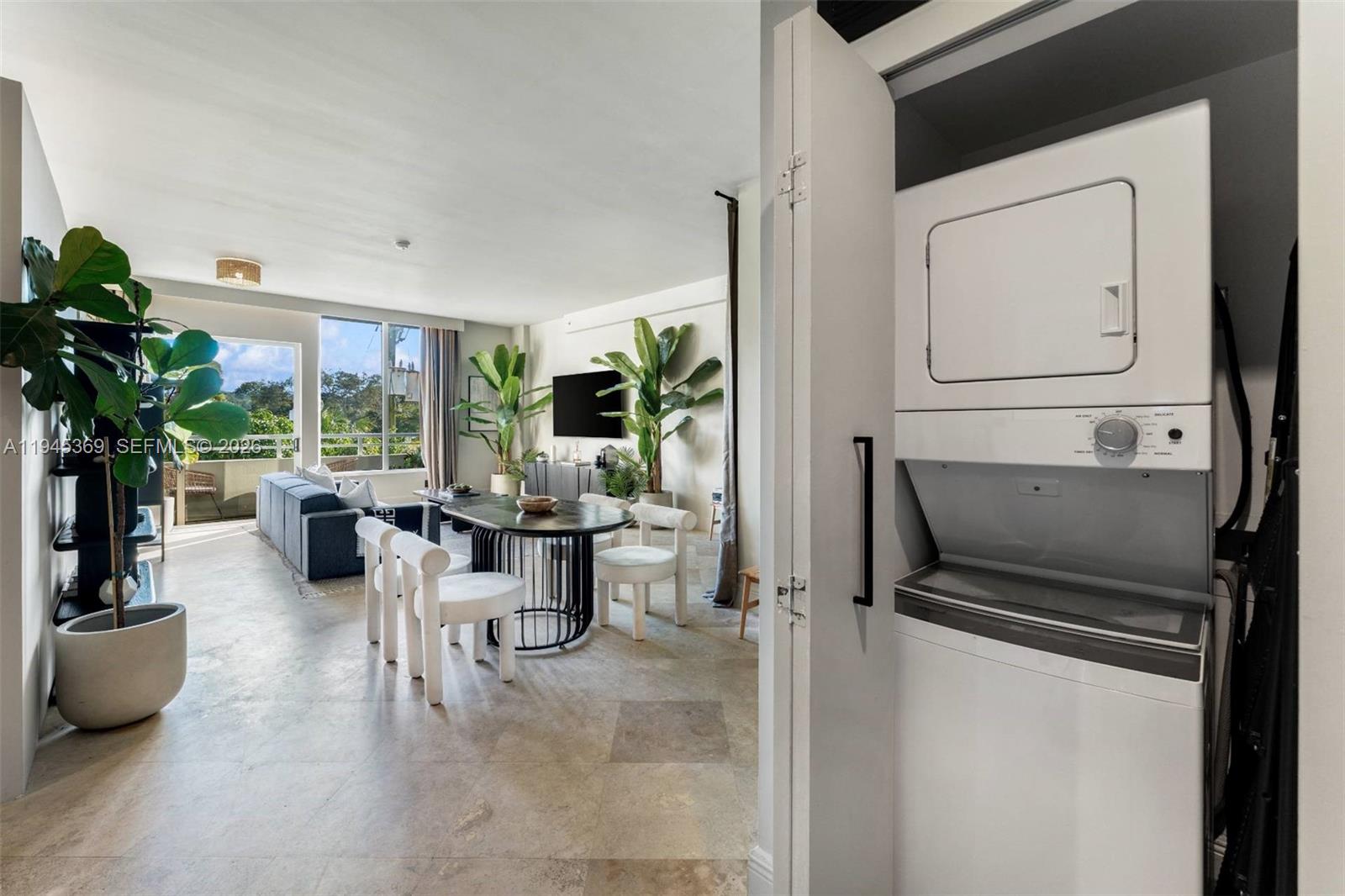 COCOSTYLE @ 3250 GRAND AV - Residential