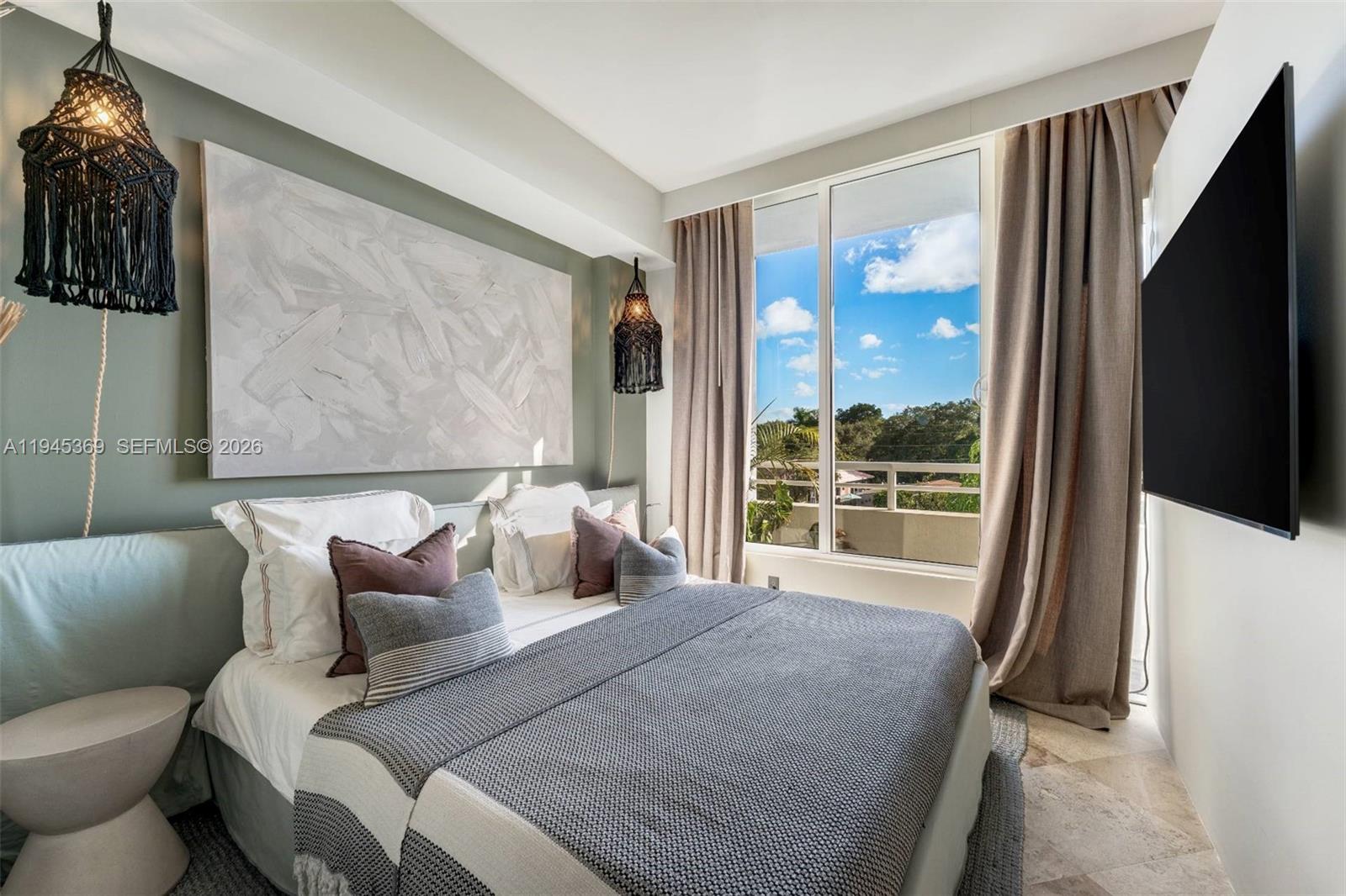 COCOSTYLE @ 3250 GRAND AV - Residential