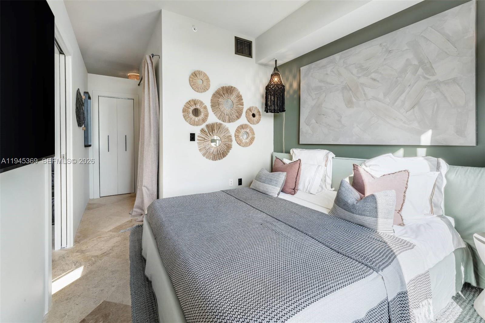 COCOSTYLE @ 3250 GRAND AV - Residential