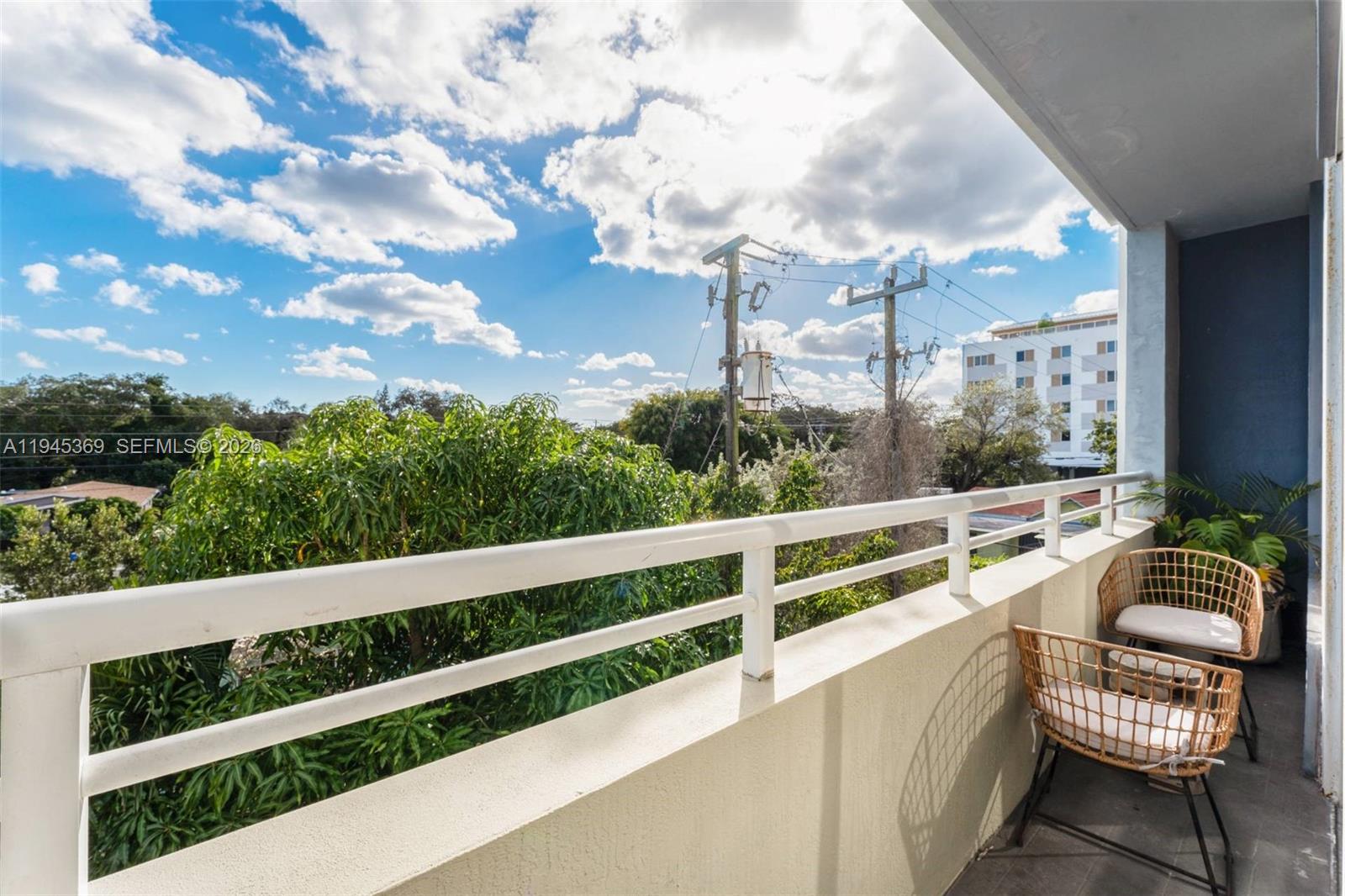 COCOSTYLE @ 3250 GRAND AV - Residential