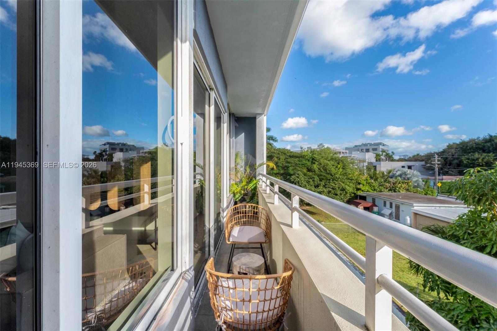 COCOSTYLE @ 3250 GRAND AV - Residential