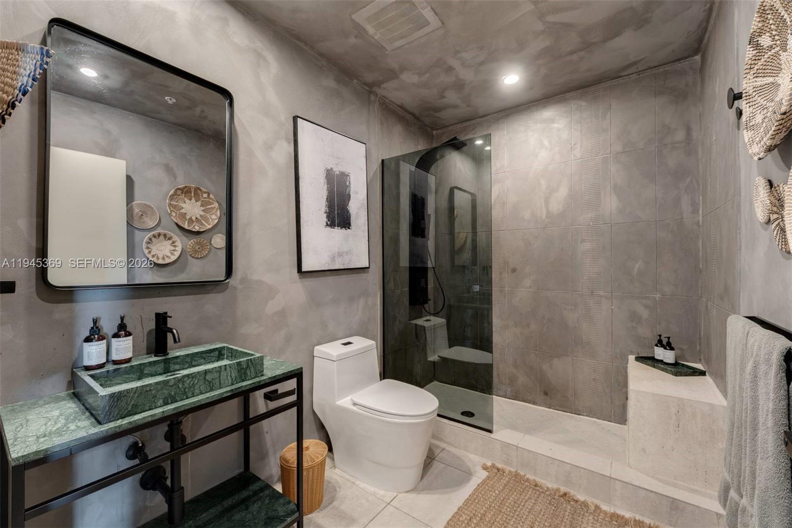 COCOSTYLE @ 3250 GRAND AV - Residential