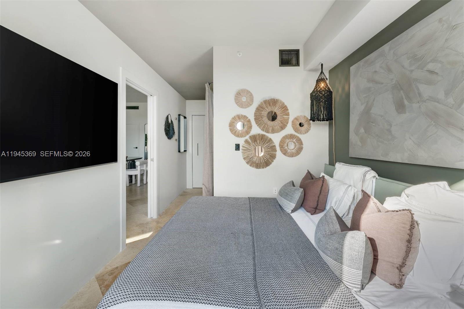 COCOSTYLE @ 3250 GRAND AV - Residential