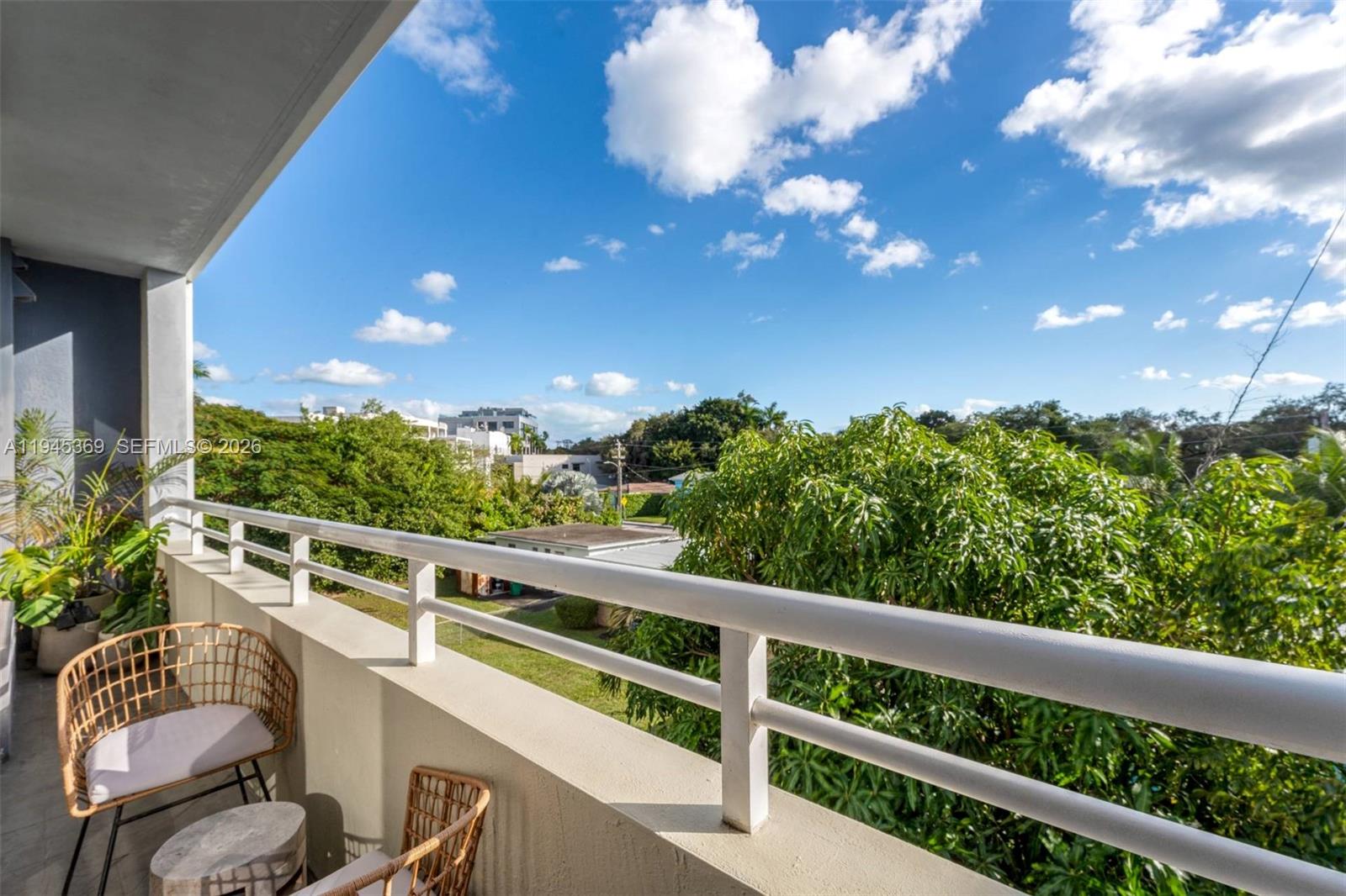 COCOSTYLE @ 3250 GRAND AV - Residential