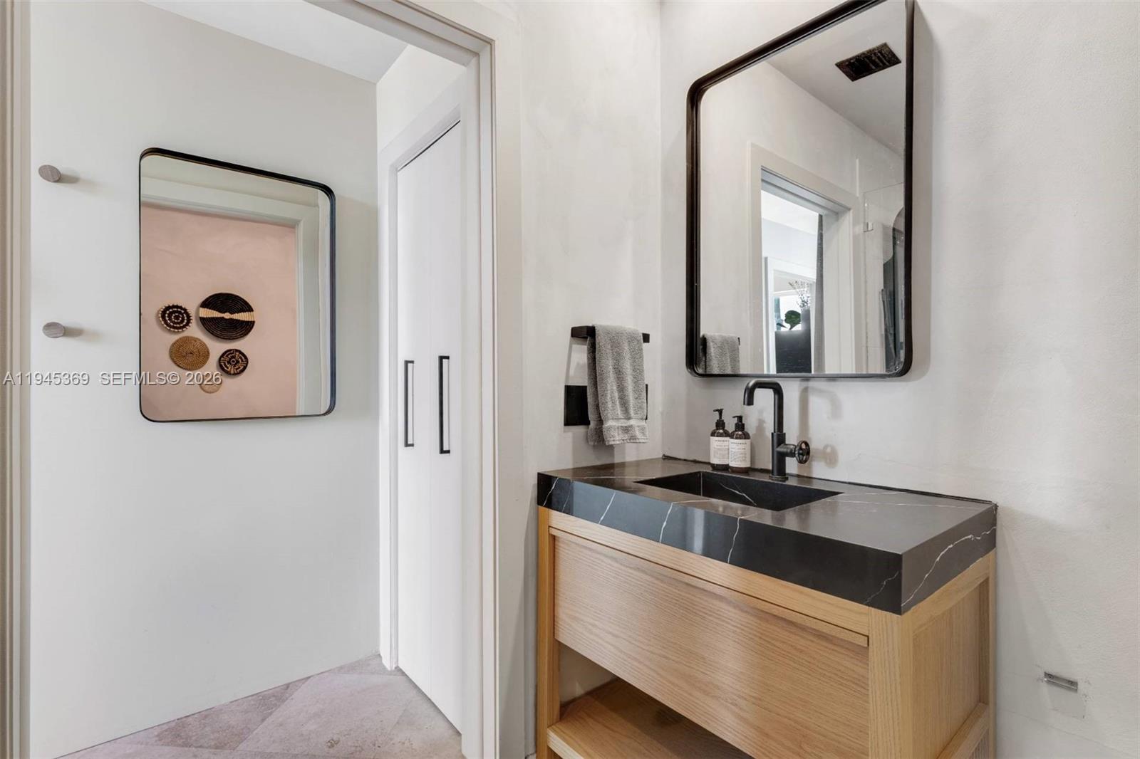 COCOSTYLE @ 3250 GRAND AV - Residential