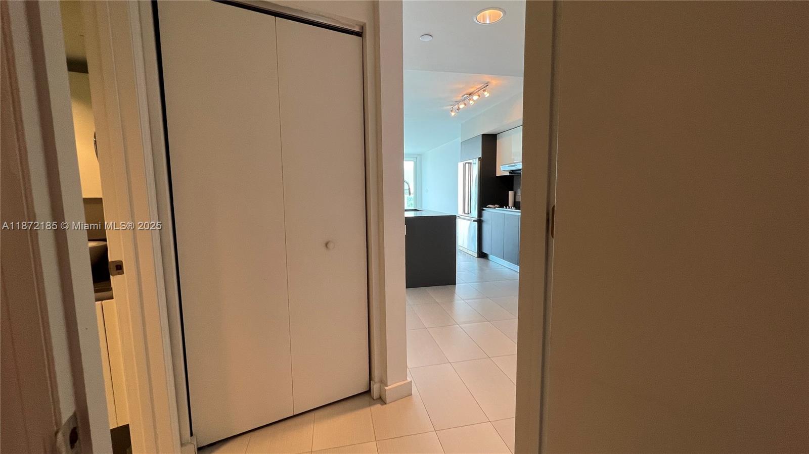 BAY HARBOUR ISLAND - Residential