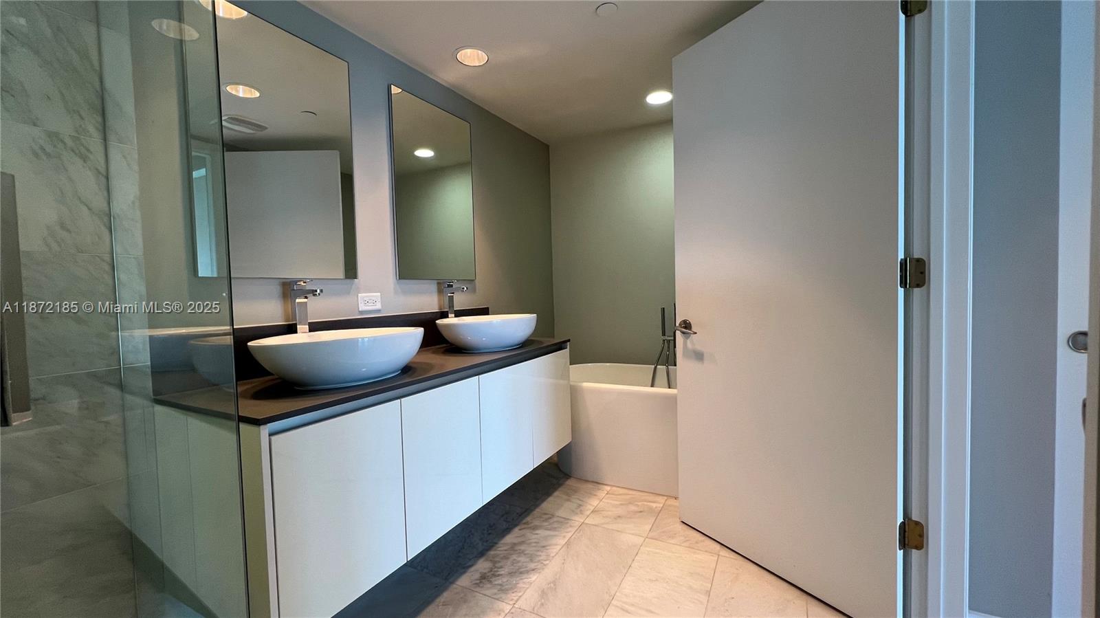 BAY HARBOUR ISLAND - Residential