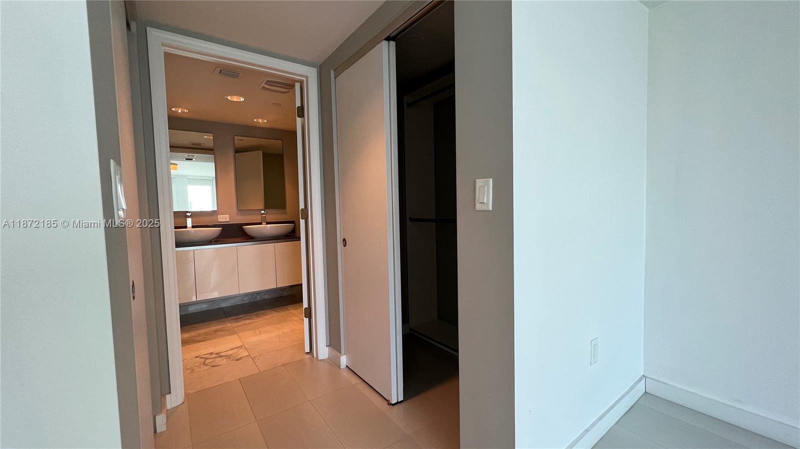 BAY HARBOUR ISLAND - Residential