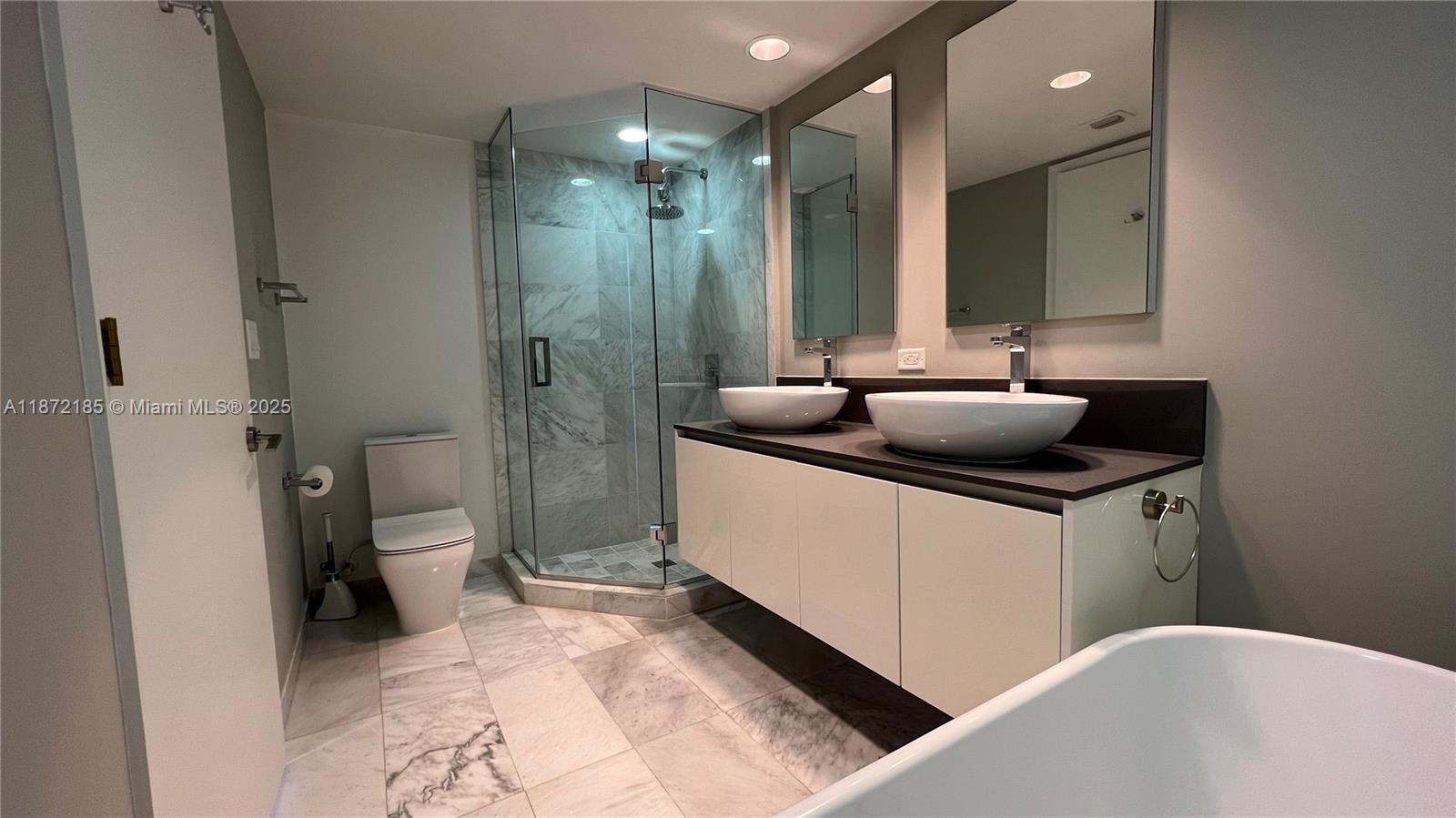 BAY HARBOUR ISLAND - Residential