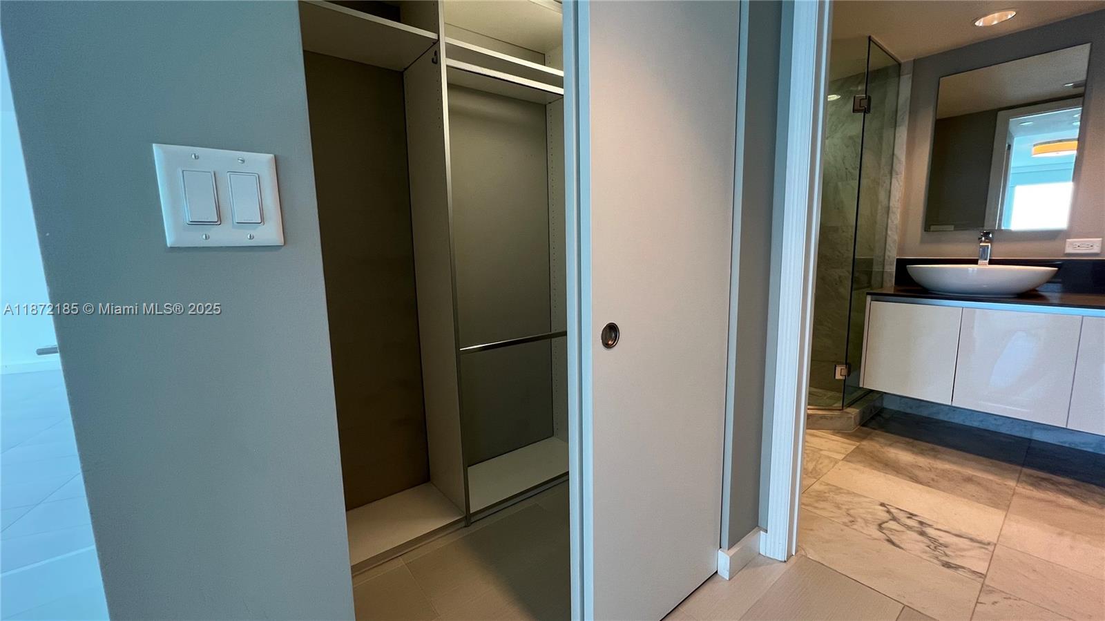 BAY HARBOUR ISLAND - Residential