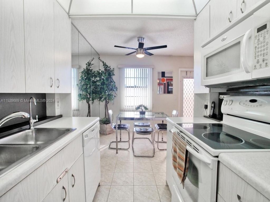 Photo of 3075 Cornwall #D, Boca Raton, FL 33434 (MLS # A11528689)