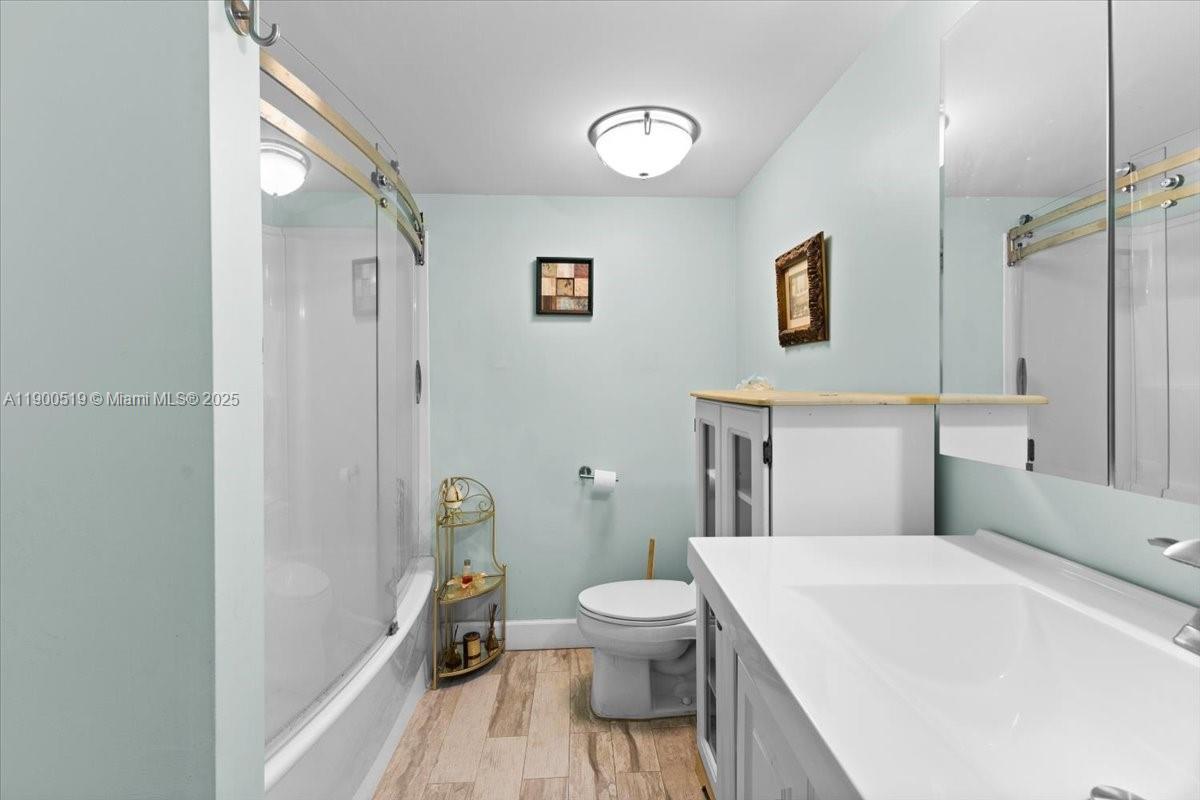 OAKLAND FOREST CLUB CONDO - Residential