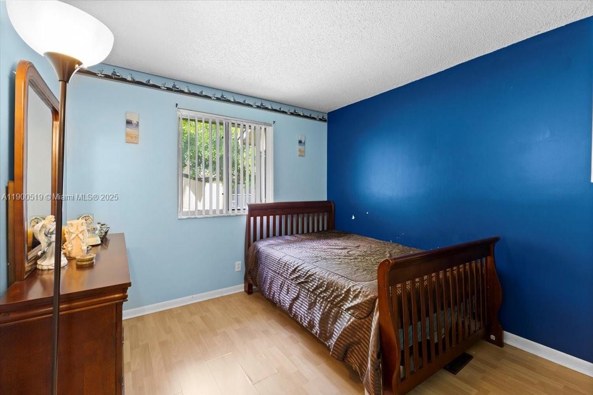 OAKLAND FOREST CLUB CONDO - Residential