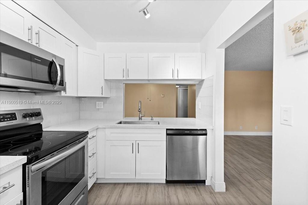 Photo of 3047 N Oakland Forest Dr #204, Oakland Park, FL 33309 (MLS # A11900519)