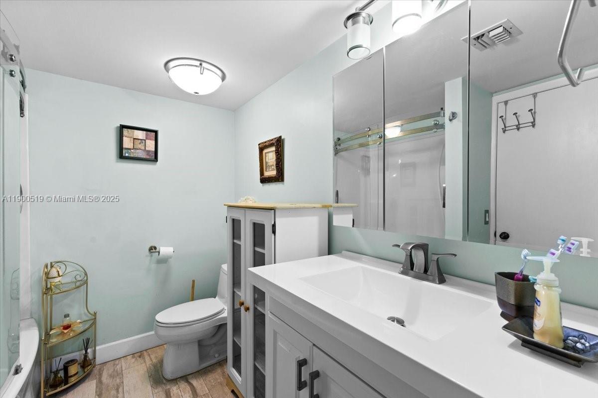 OAKLAND FOREST CLUB CONDO - Residential