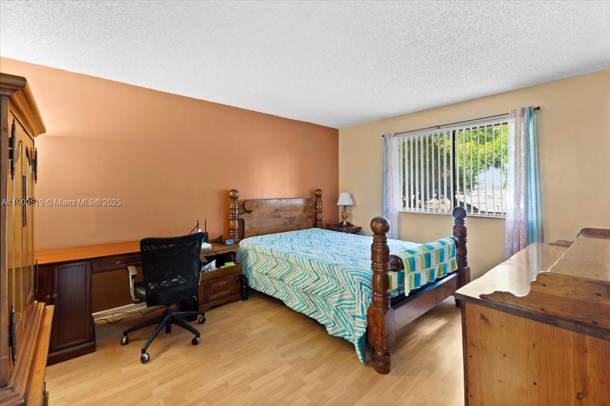 OAKLAND FOREST CLUB CONDO - Residential