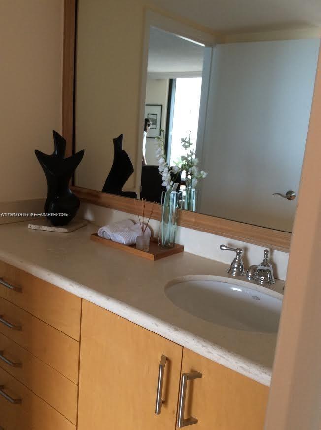 BRICKELL BAY CLUB CONDO - Residential Lease