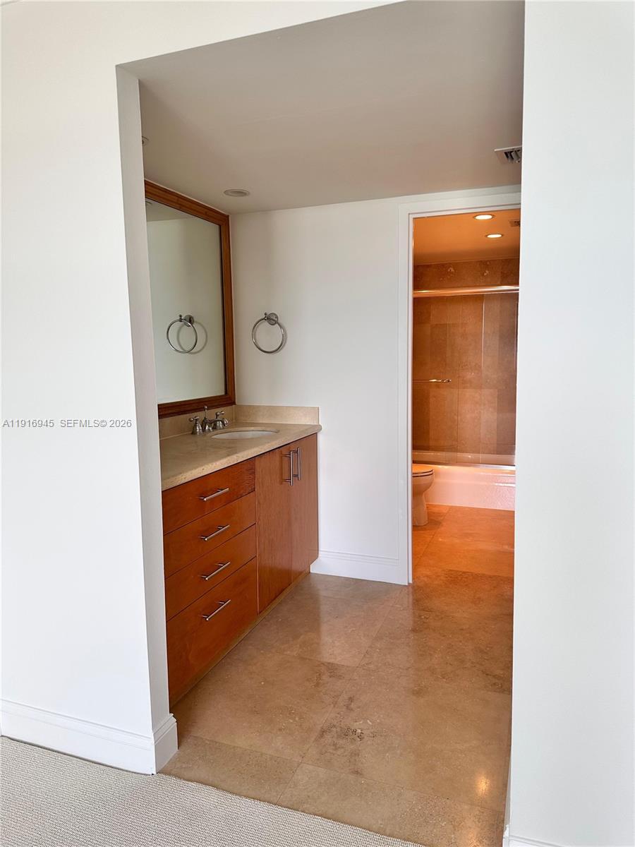BRICKELL BAY CLUB CONDO - Residential Lease