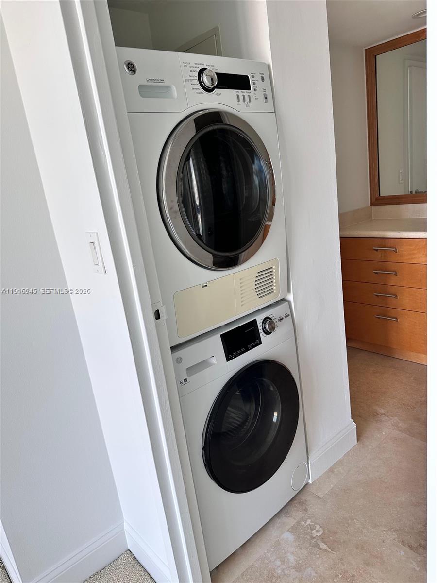 BRICKELL BAY CLUB CONDO - Residential Lease