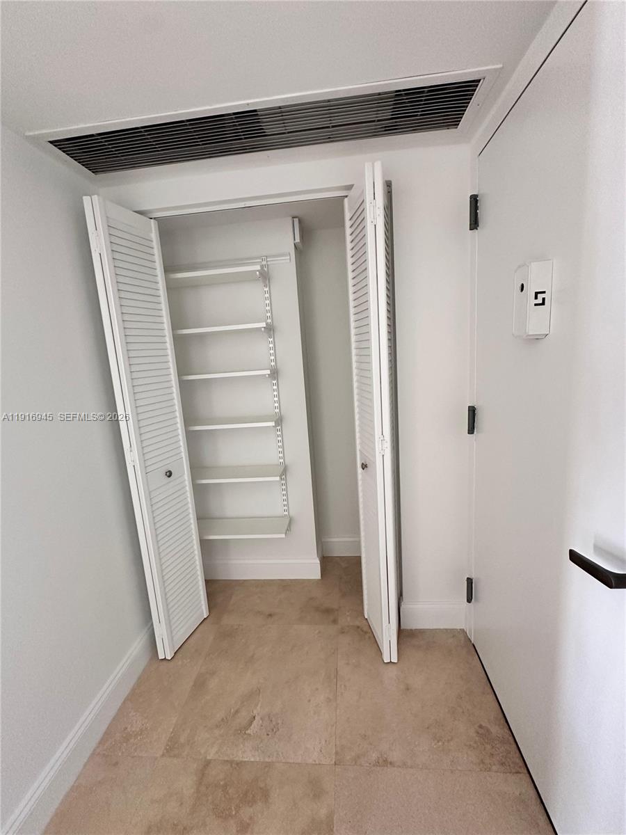 BRICKELL BAY CLUB CONDO - Residential Lease