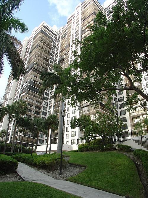 BRICKELL BAY CLUB CONDO - Residential Lease