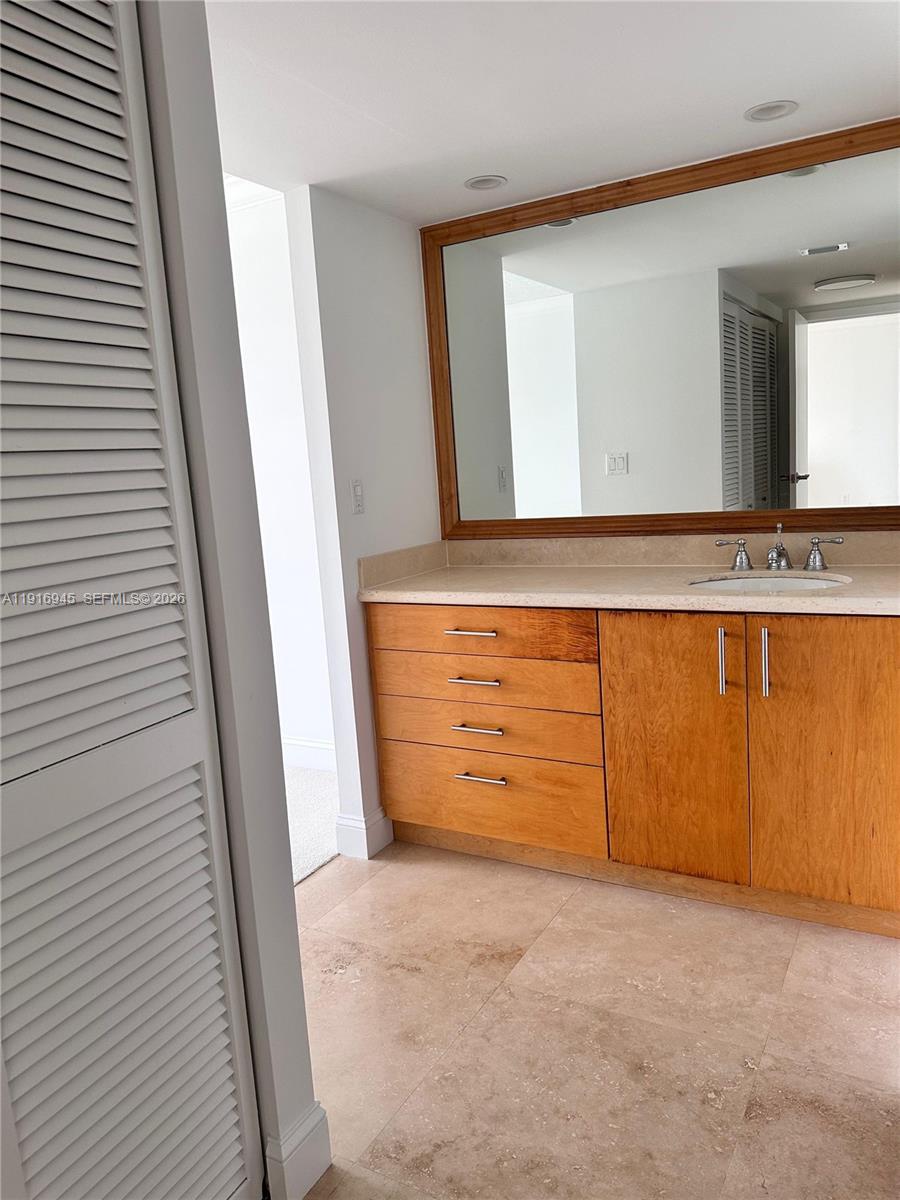 BRICKELL BAY CLUB CONDO - Residential Lease