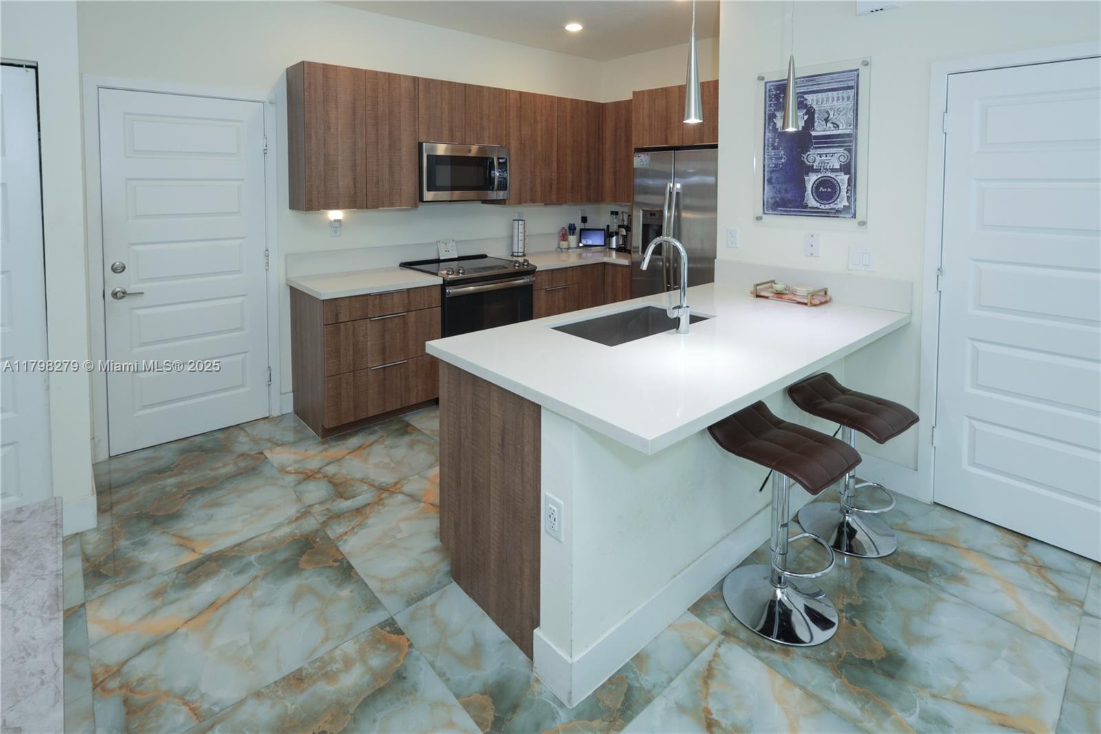 DOWNTOWN DORAL SOUTH PHAS - Residential
