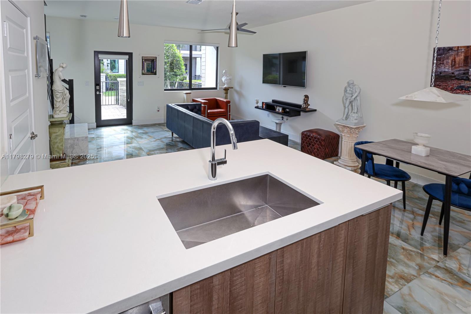 DOWNTOWN DORAL SOUTH PHAS - Residential