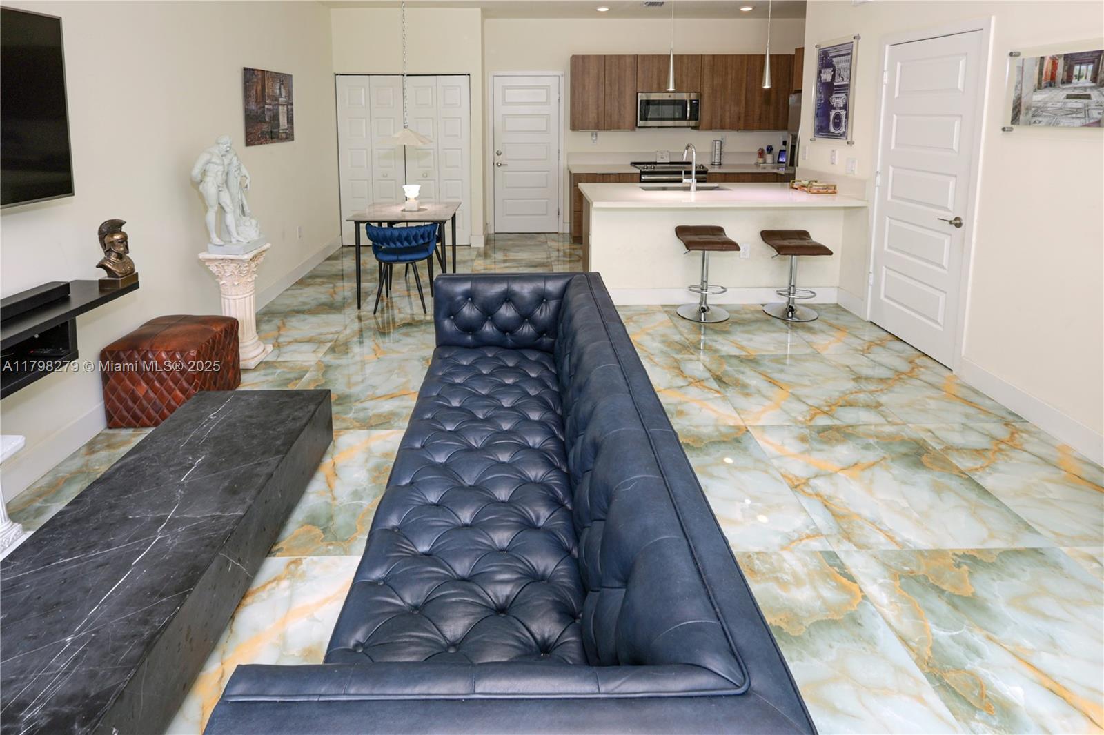 DOWNTOWN DORAL SOUTH PHAS - Residential
