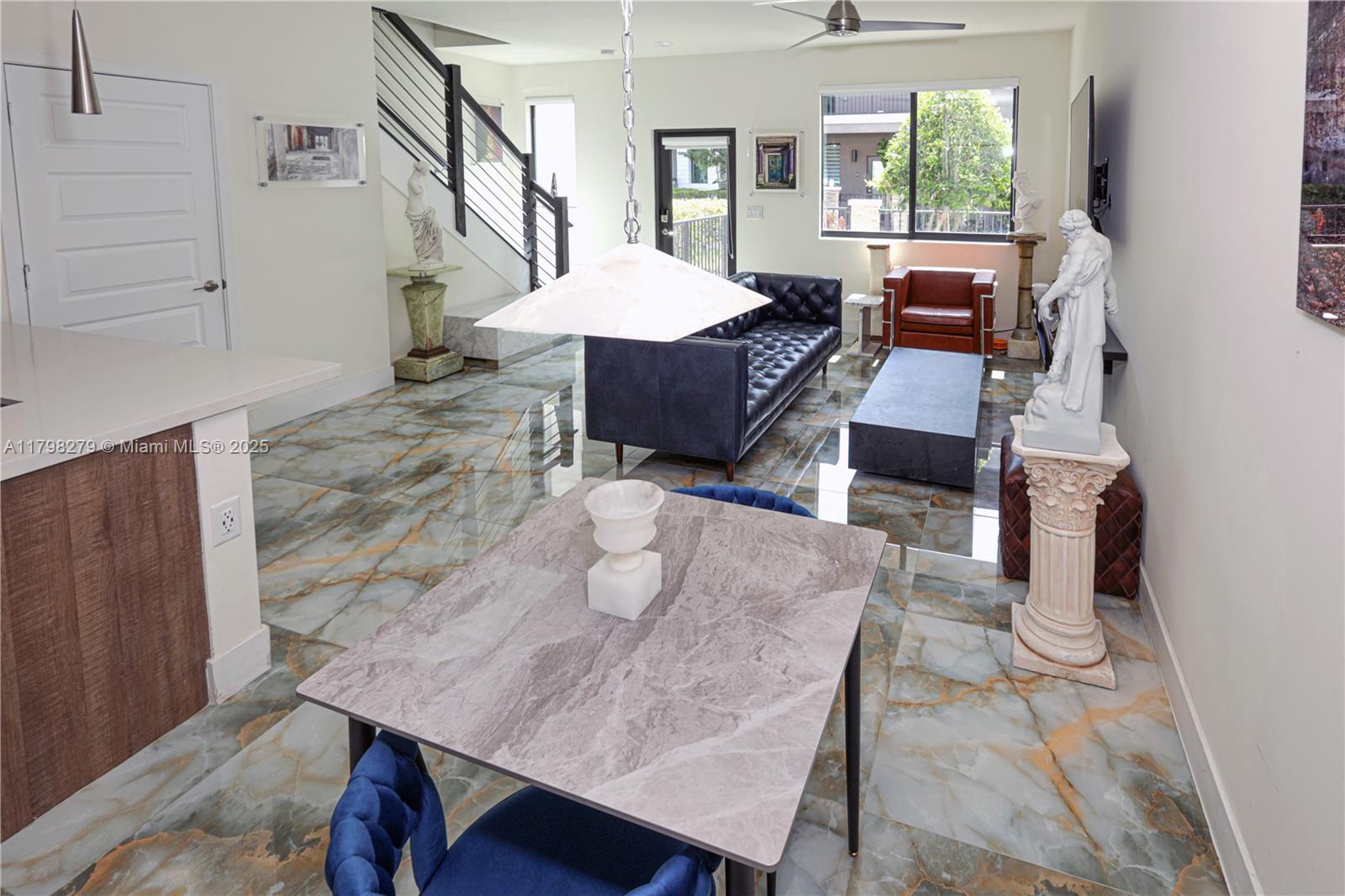 DOWNTOWN DORAL SOUTH PHAS - Residential