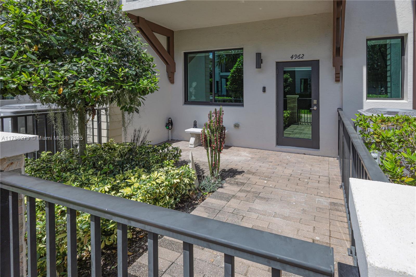 DOWNTOWN DORAL SOUTH PHAS - Residential