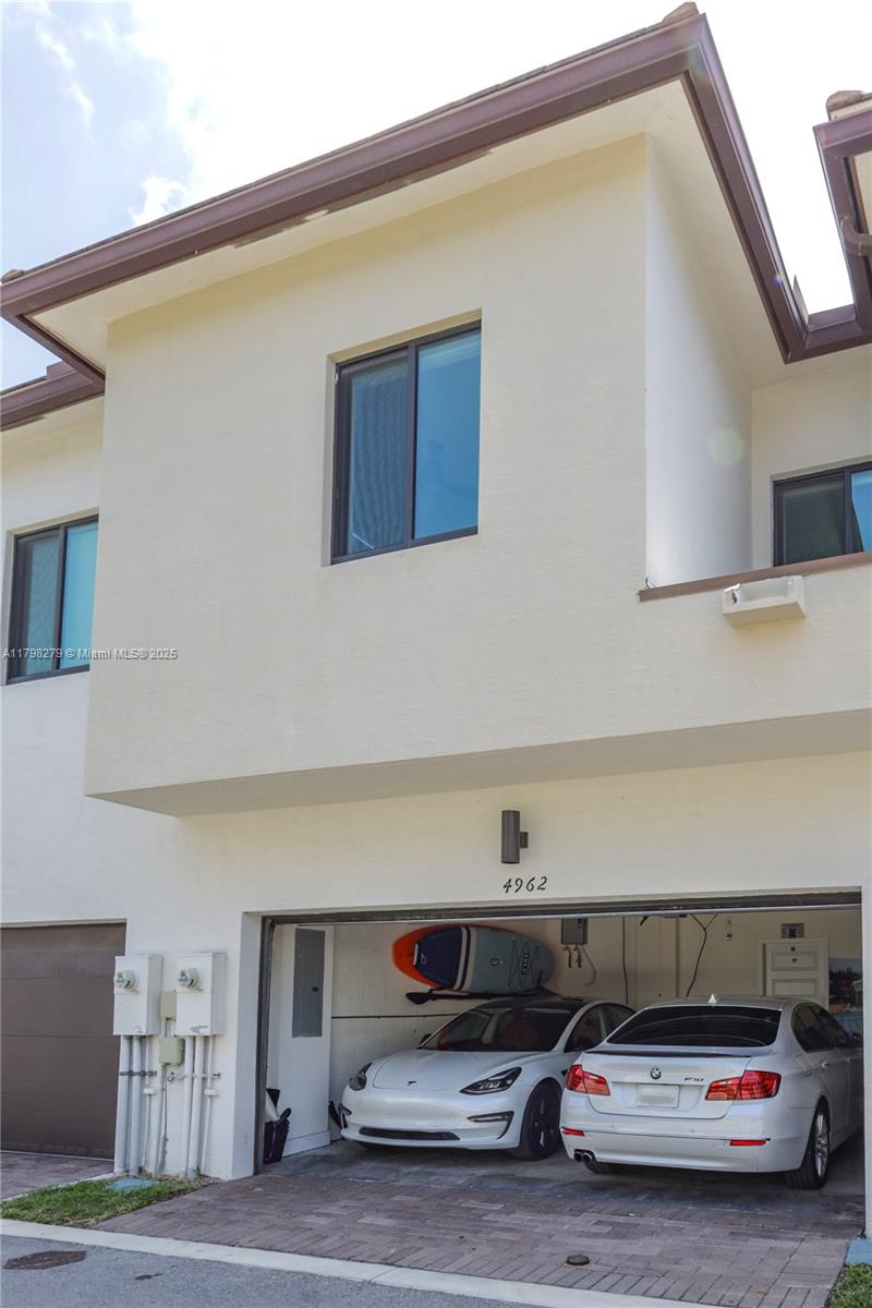 DOWNTOWN DORAL SOUTH PHAS - Residential