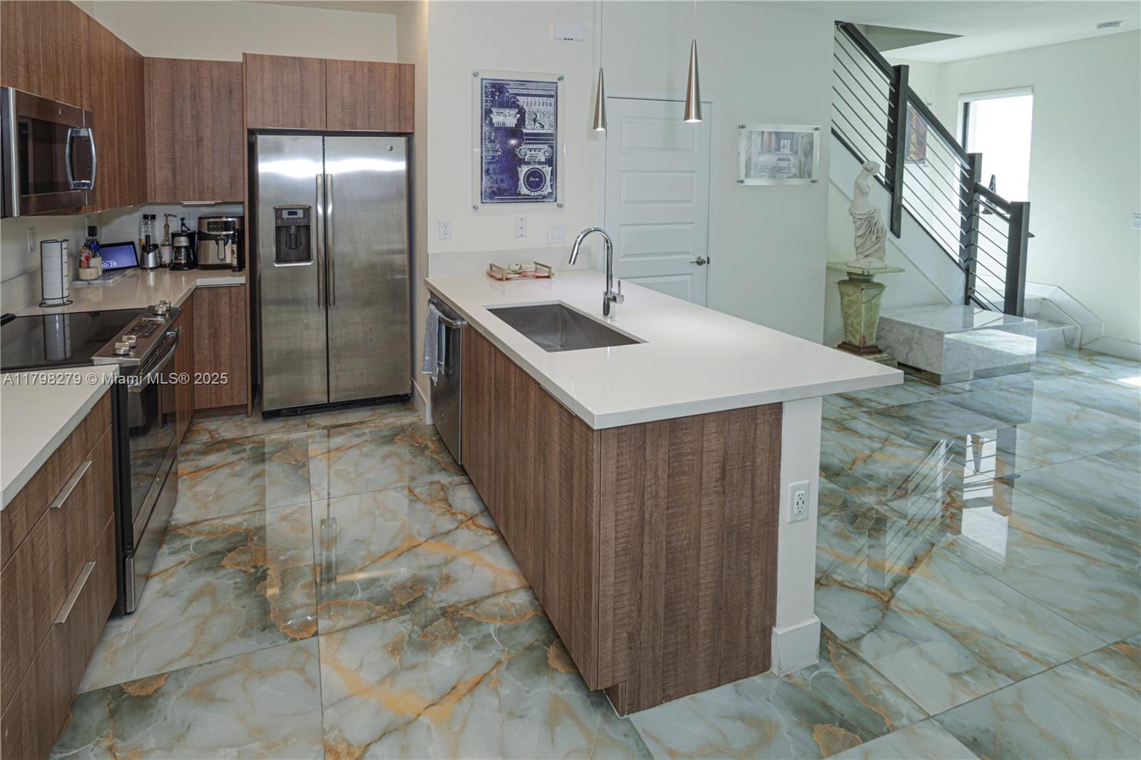 DOWNTOWN DORAL SOUTH PHAS - Residential