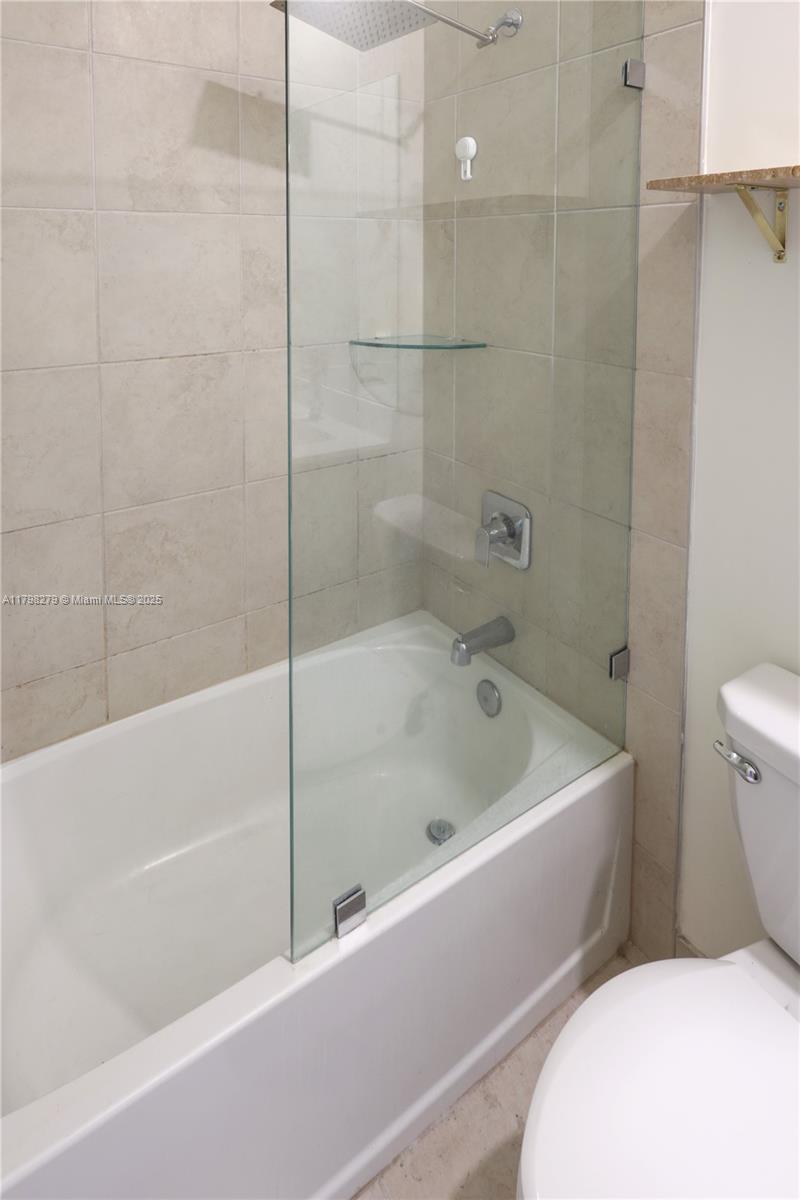 DOWNTOWN DORAL SOUTH PHAS - Residential
