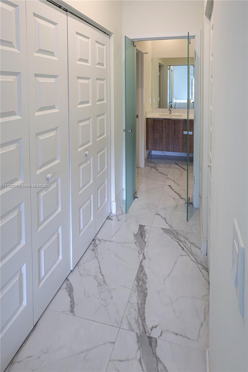 DOWNTOWN DORAL SOUTH PHAS - Residential