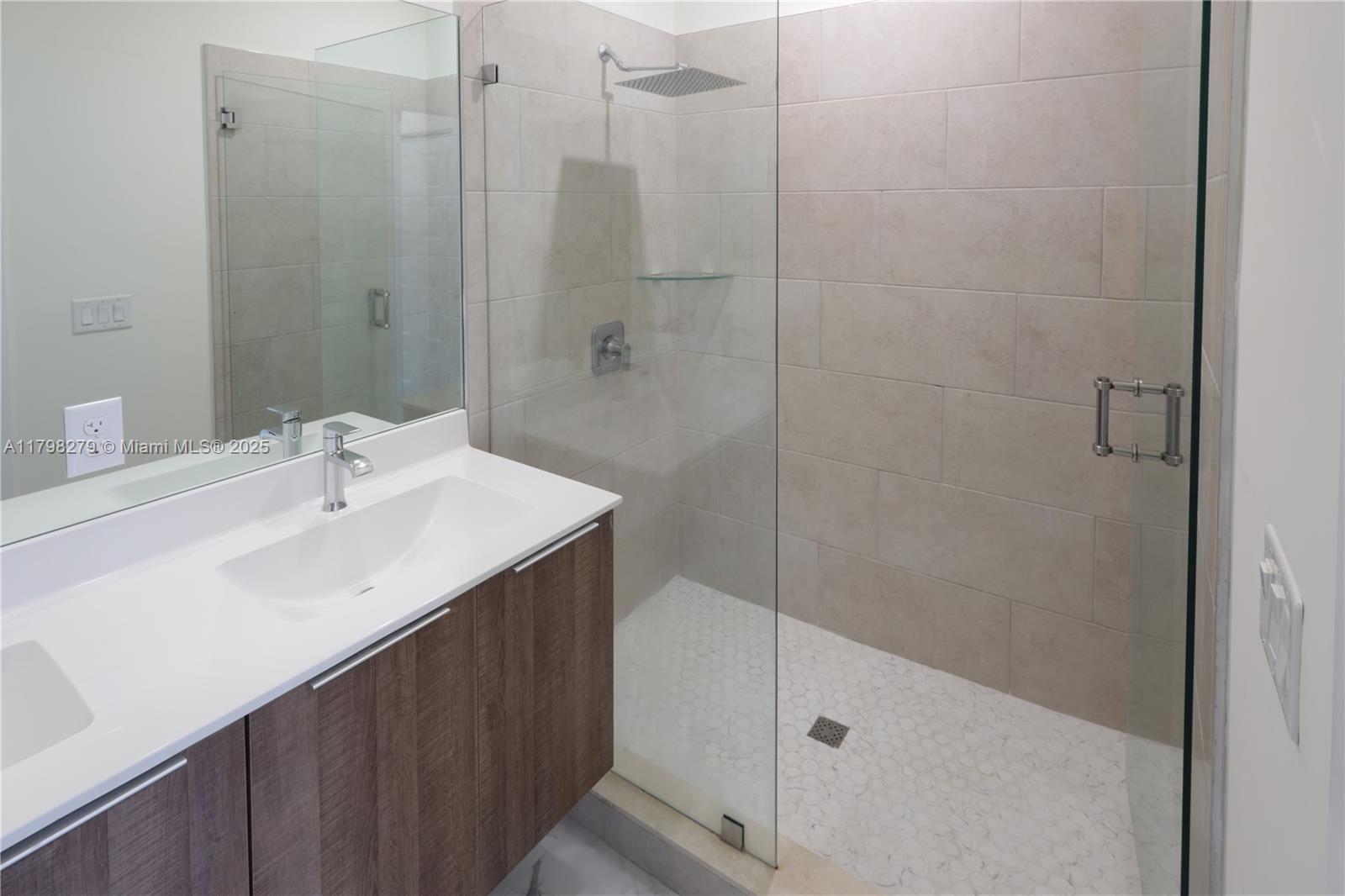 DOWNTOWN DORAL SOUTH PHAS - Residential