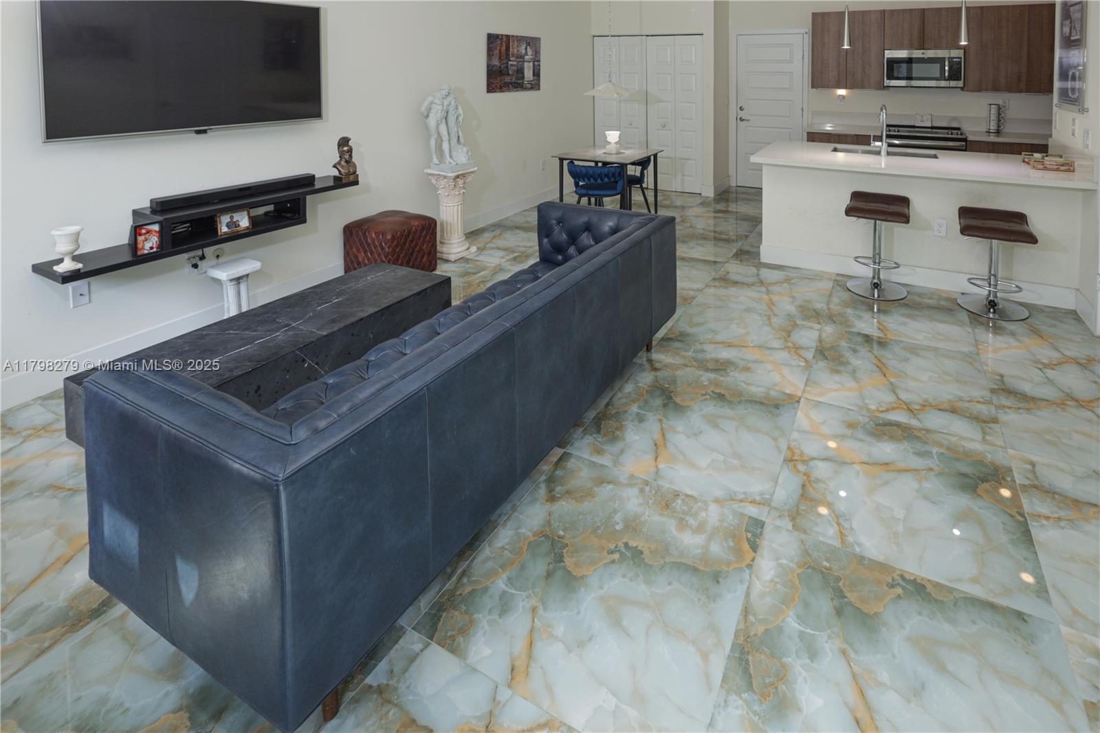 DOWNTOWN DORAL SOUTH PHAS - Residential