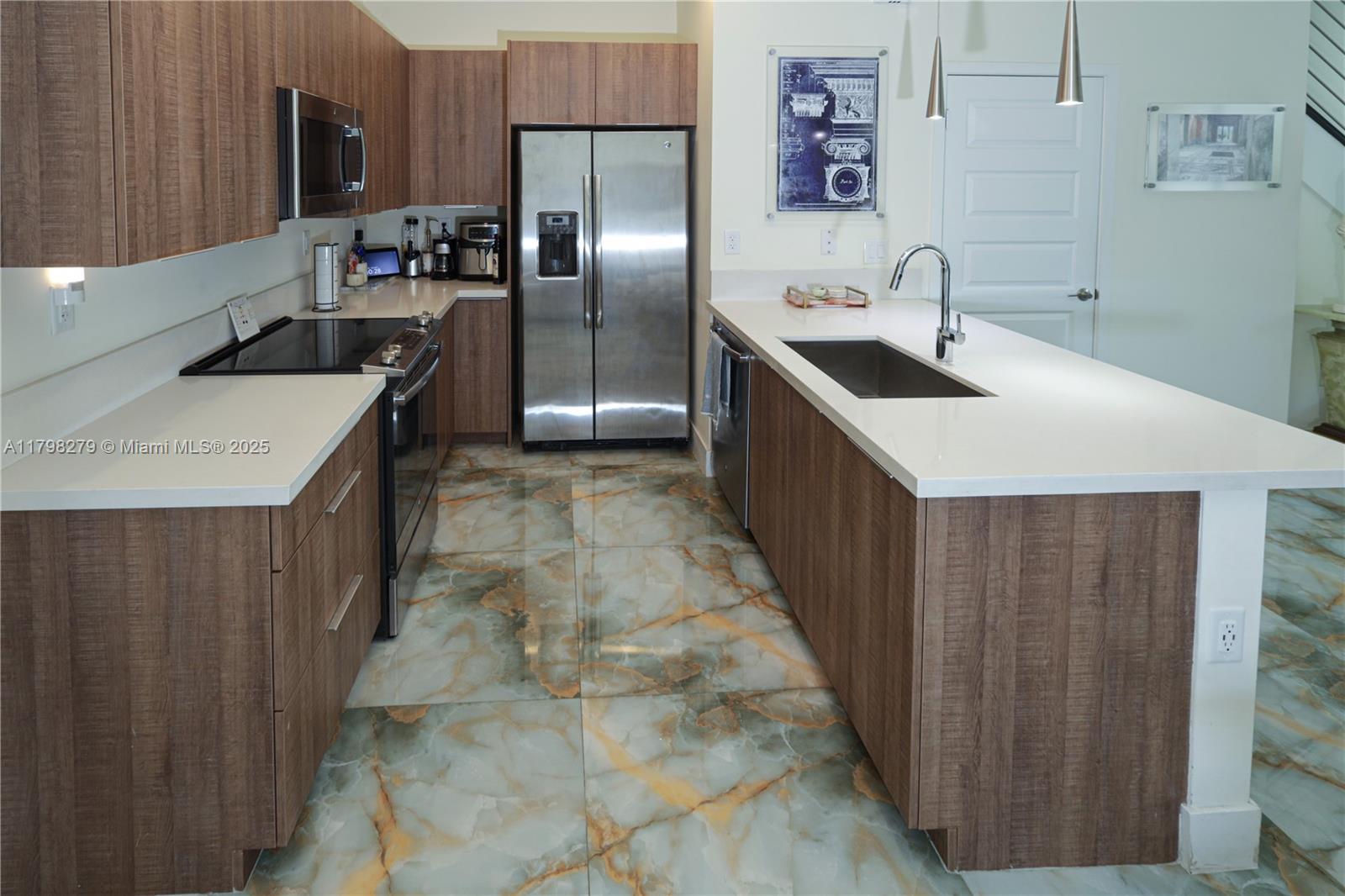 DOWNTOWN DORAL SOUTH PHAS - Residential