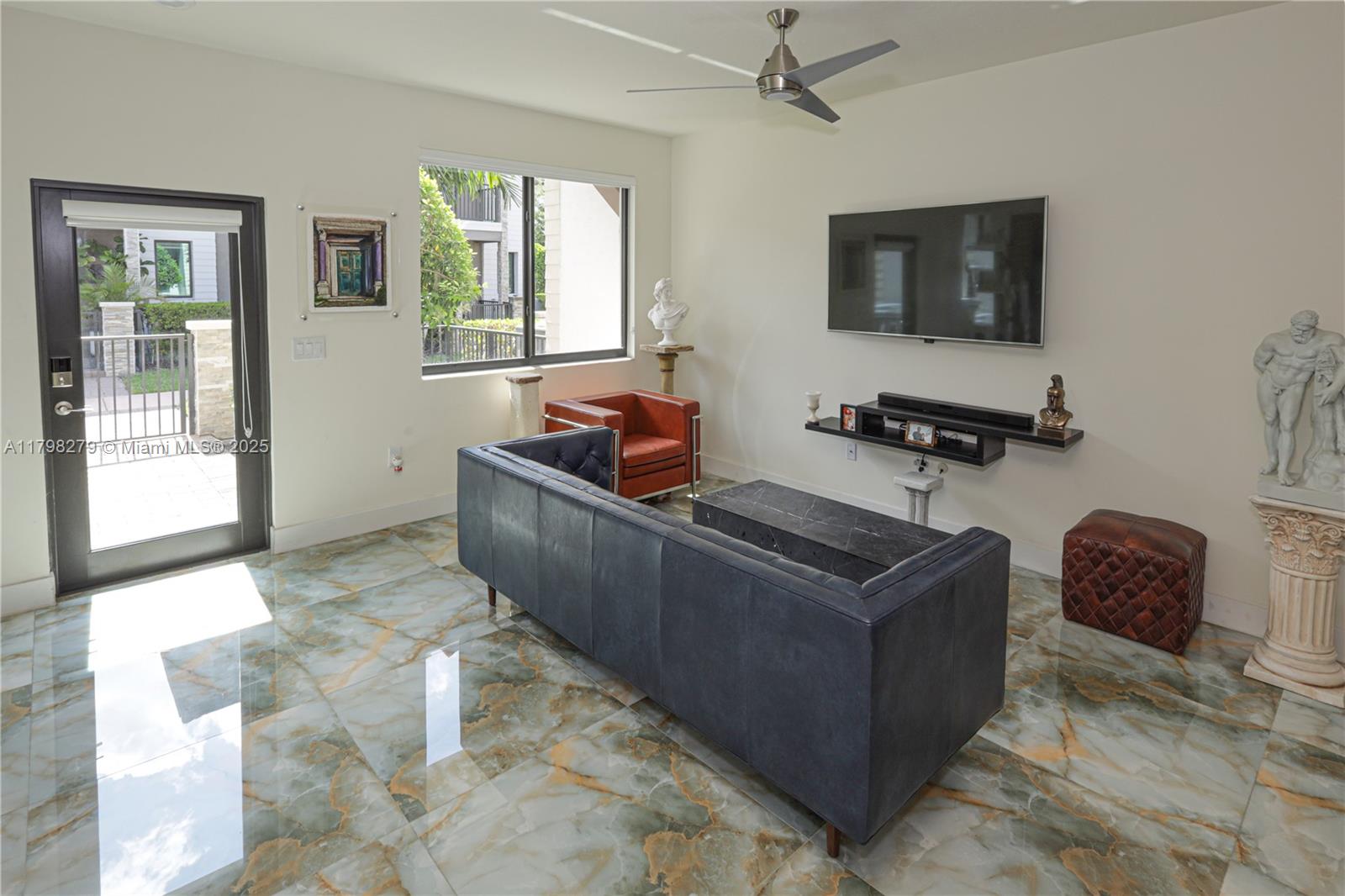 DOWNTOWN DORAL SOUTH PHAS - Residential