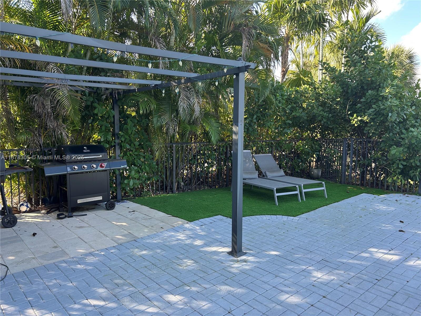 HERON BAY NORTHEAST - Residential
