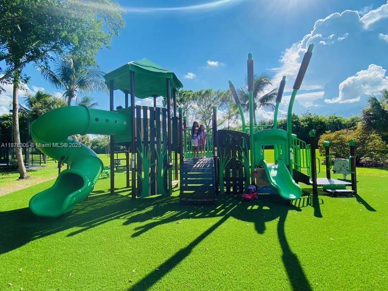 HERON BAY NORTHEAST - Residential