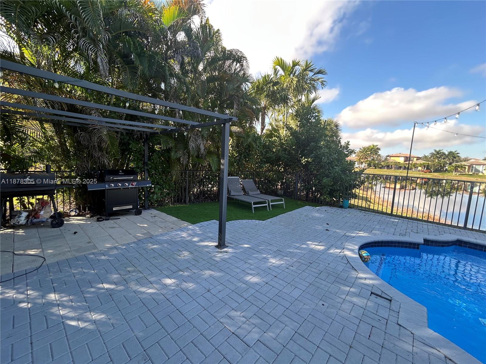 HERON BAY NORTHEAST - Residential