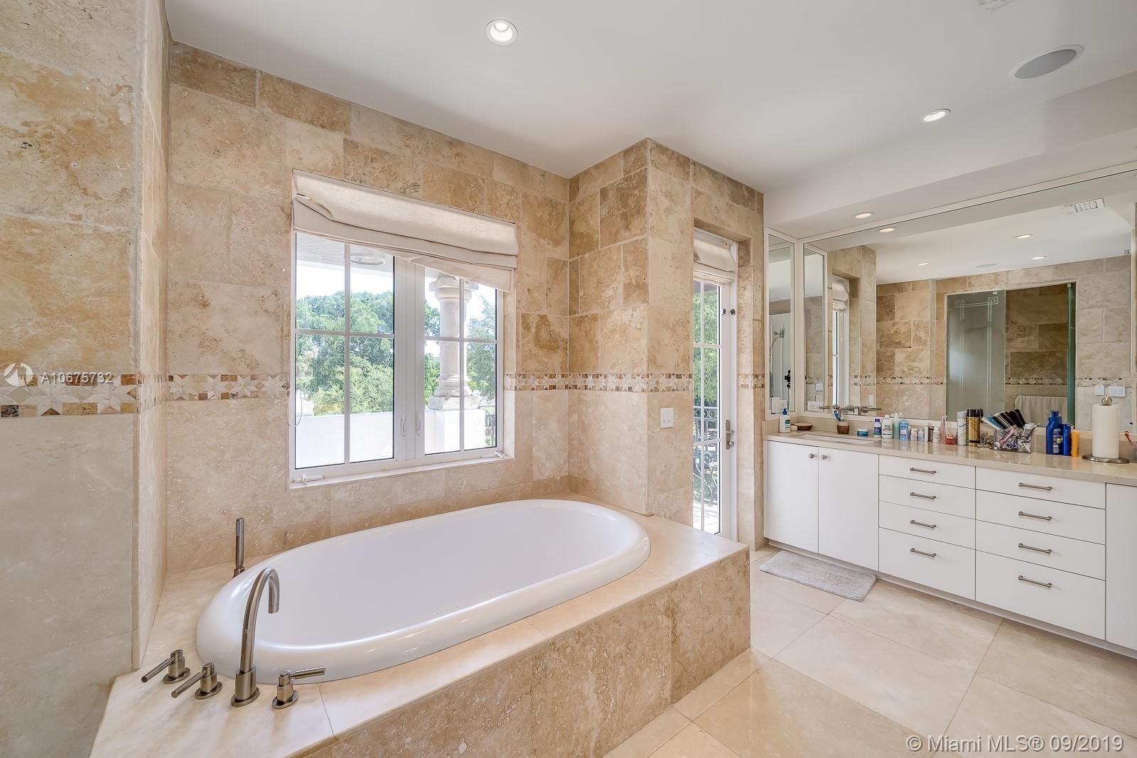TROPICAL ISLE HOMES SUB 3 - Residential