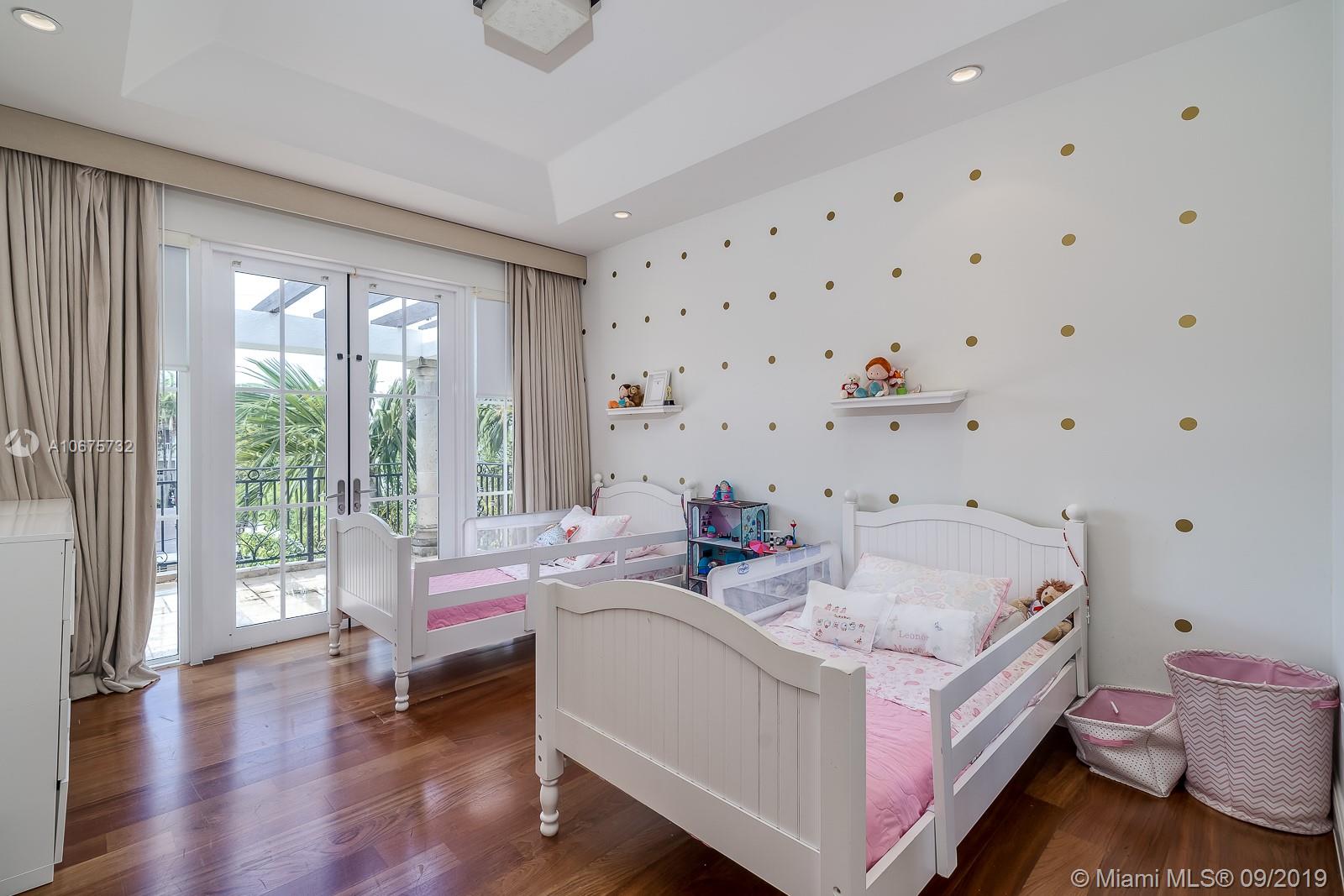 TROPICAL ISLE HOMES SUB 3 - Residential