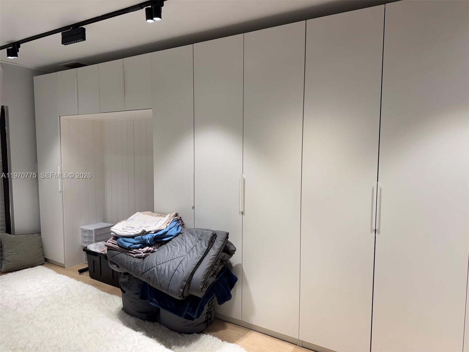 VILLAS AT BONAVENTURE IN - Residential